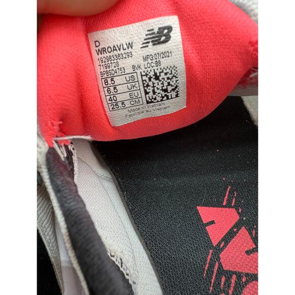 New Balance Fresh Foam Roav Womens Size 8.5 White Black Running Shoes WROAVLW - Picture 11 of 14